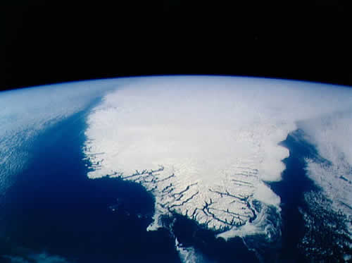 Διπλάσιο πάγο χάνει η Γη μέσα σε πέντε χρόνια
