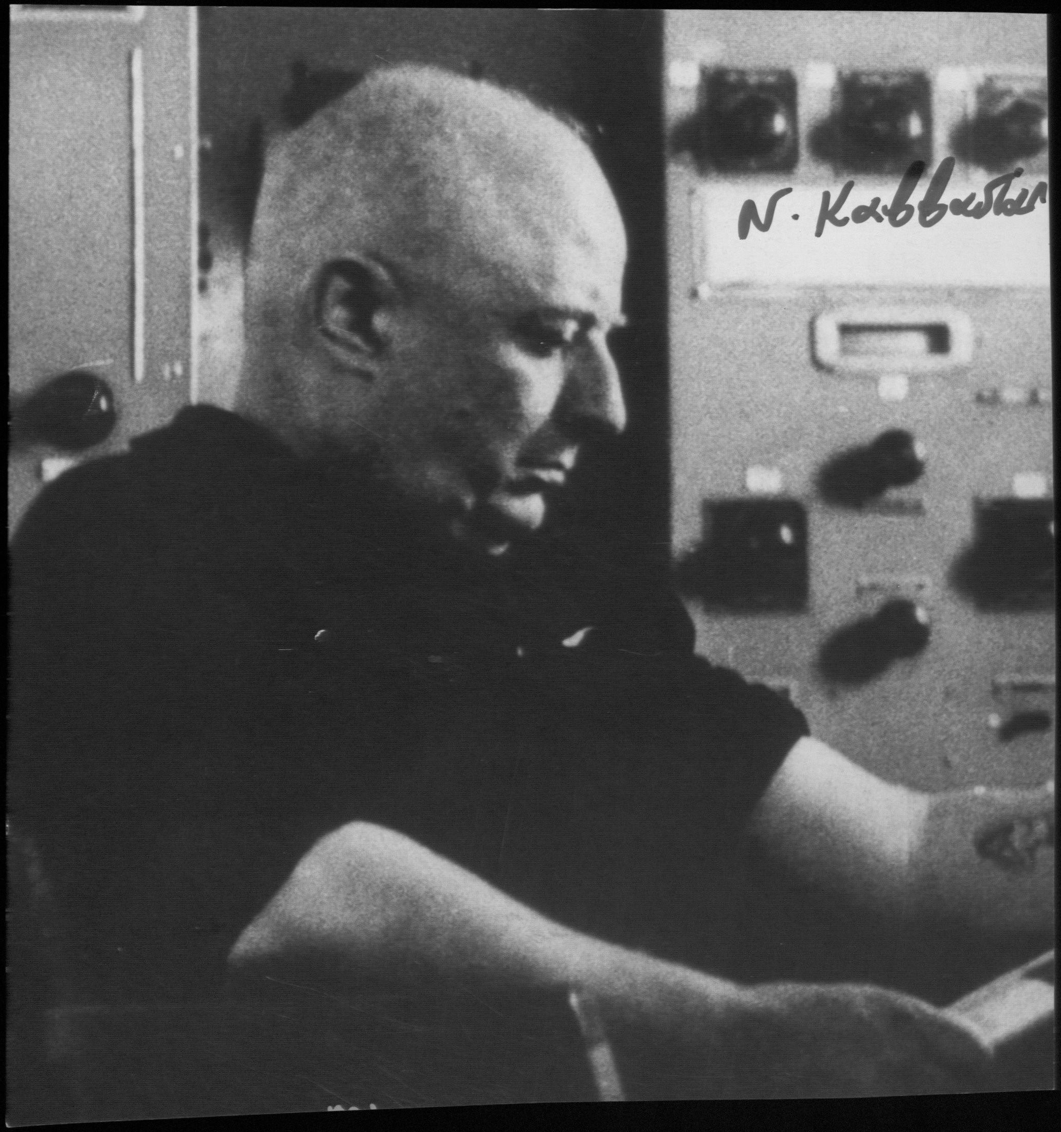 Ο Νίκος Καββαδίας επιστρέφει στον Πειραιά