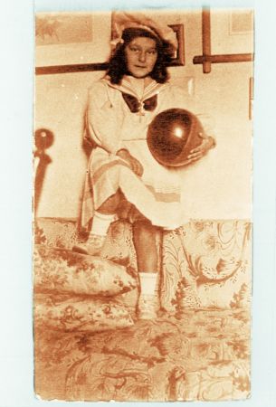 Μύκονος, μοντερνισμός, Αριστερά