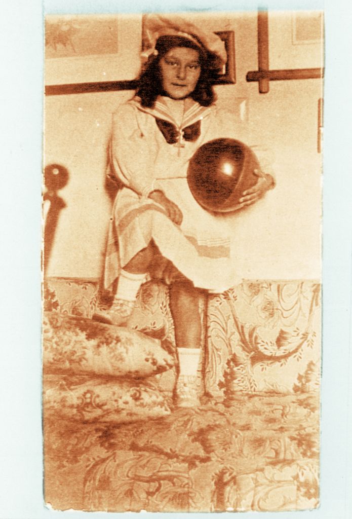 Μύκονος, μοντερνισμός, Αριστερά