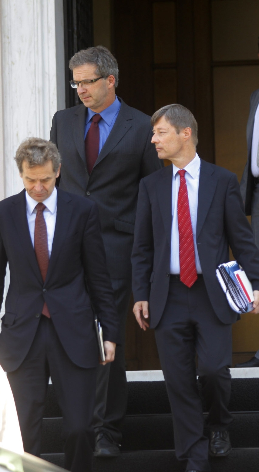 Στα 2 δισ. ευρώ εξακολουθεί να εκτιμά η τρόικα το δημοσιονομικό κενό