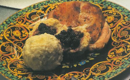 Χοιρινό μπούτι με λάχανο μαριναρισμένο σε Pilsner με βαρένια