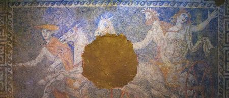 Μενδώνη: Εχουν βρεθεί τμήματα από το ψηφιδωτό και μεμονωμένες ψηφίδες στον τύμβο της Αμφίπολης