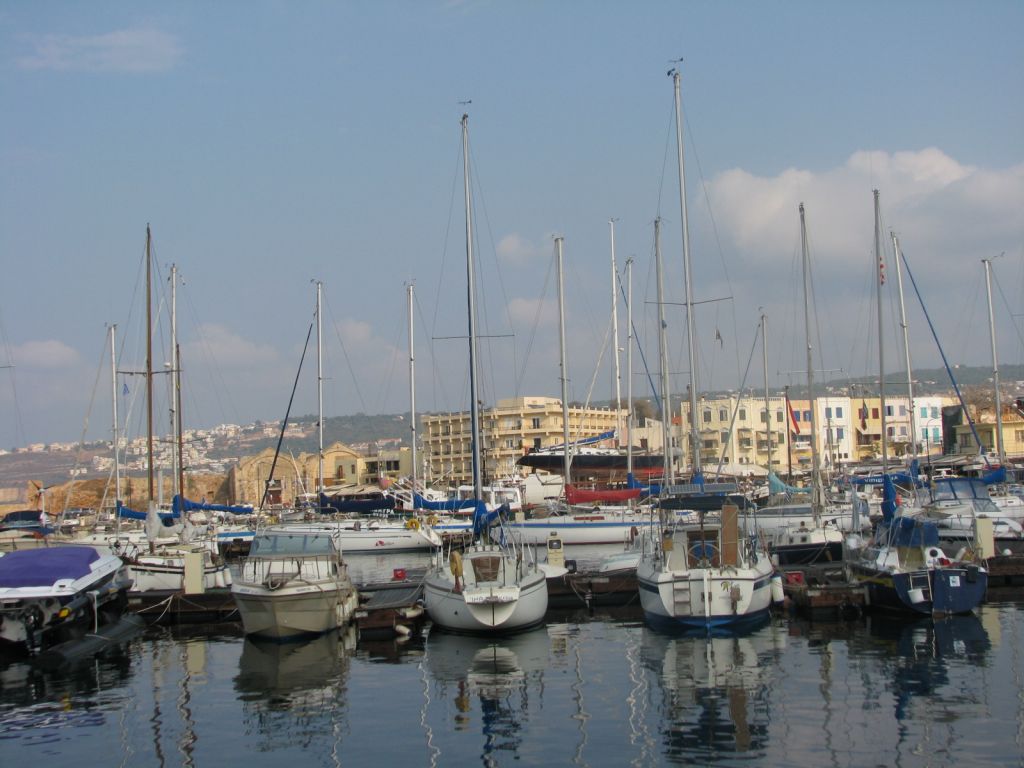 Σε πέντε από τις 13 περιφέρειες οι τουριστικές εισπράξεις το 2016