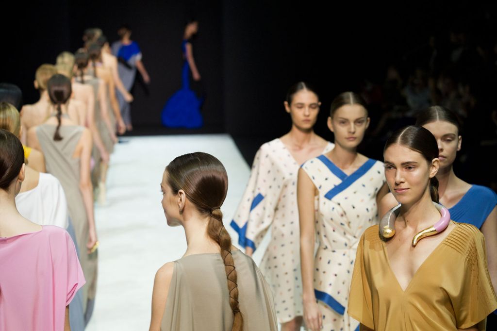 O Angelos Bratis κατακτά το Μιλάνο