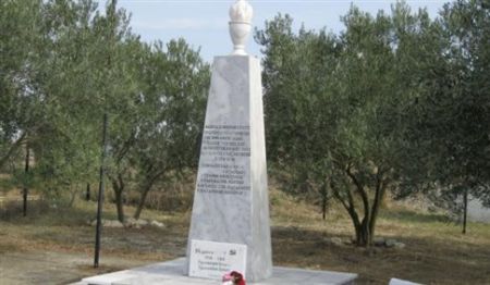 Το ΚΚΕ καταγγέλλει τον βανδαλισμό μνημείου από χρυσαυγίτες