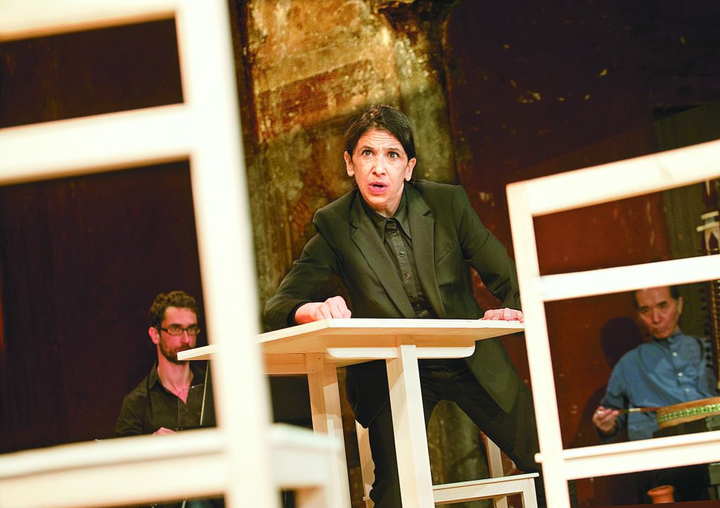 Κάθριν Χάντερ: Οι άνθρωποι χρειάζονται το θέατρο