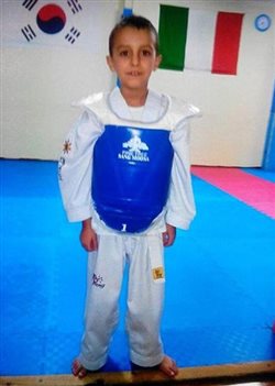 Σοκαρισμένη η Ιταλία μετά τον μυστήριο θάνατο 8χρονου αγοριού