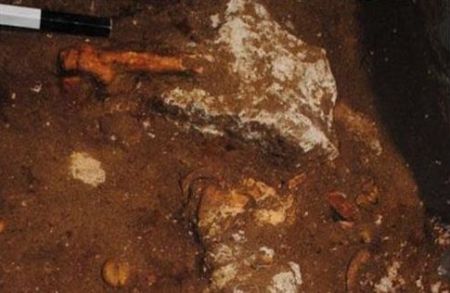 Σύμμαχος ο χρόνος για την ταυτότητα του μνημείου της Αμφίπολης