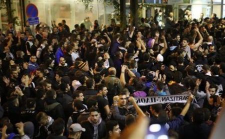 Θεσσαλονίκη: Θερμή υποδοχή στον ΠΑΟΚ από 3.000 οπαδούς