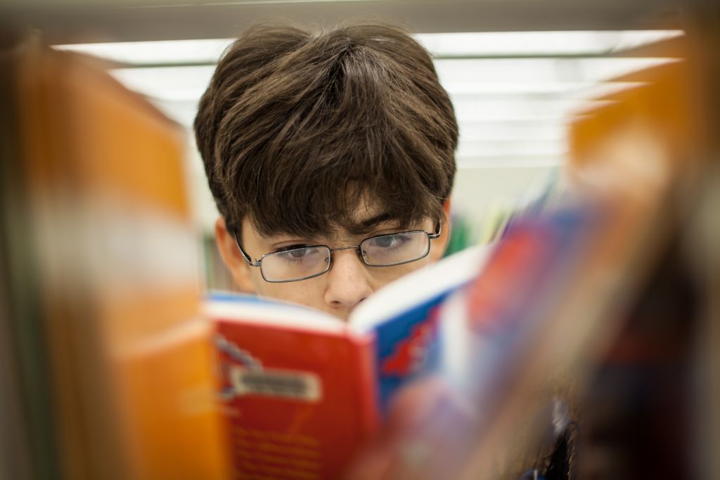 Οι έφηβοι προτιμούν το χαρτί