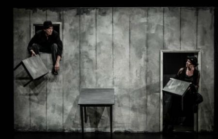 Το ελληνικό πολιτικό θέατρο του παραλόγου!