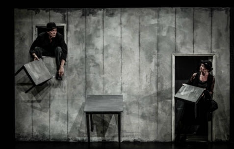 Το ελληνικό πολιτικό θέατρο του παραλόγου!