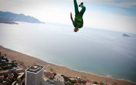 Το απόλυτο bungee jumping!
