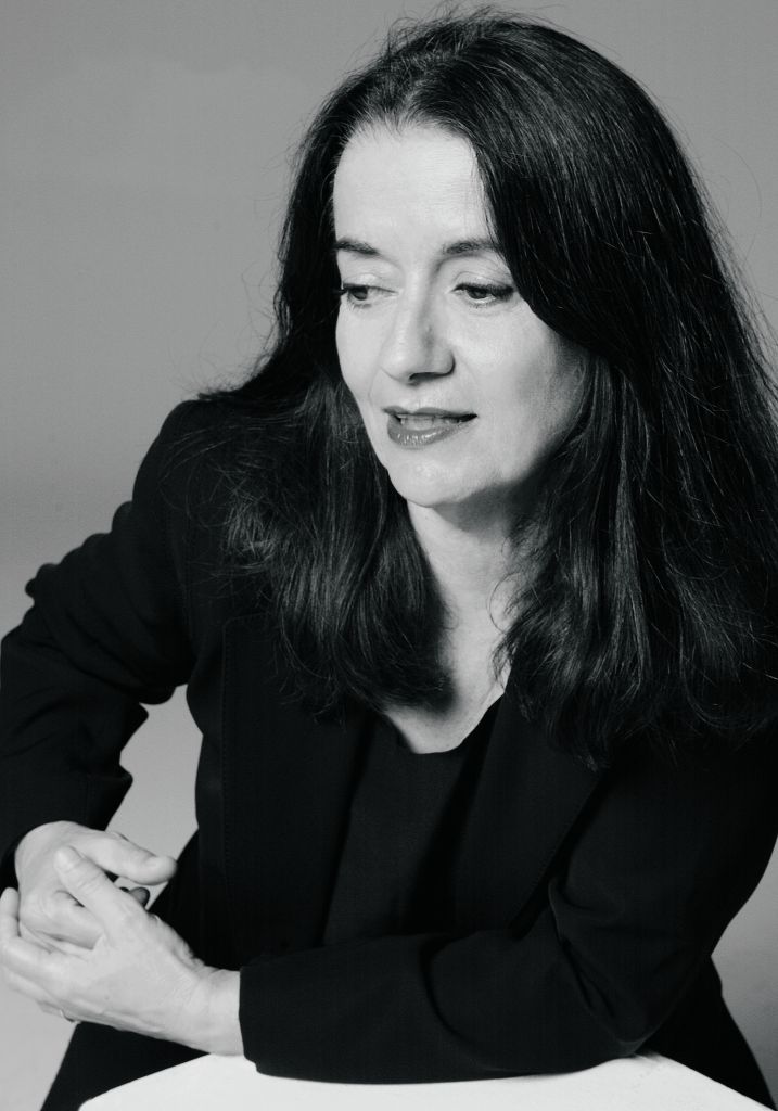 12 ερωτήσεις στην Ελένη Καραΐνδρου