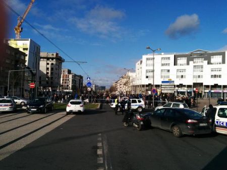 Εληξε η ομηρία σε ταχυδρομείο στα προάστια του Παρισιού