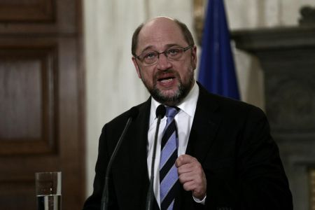 Τελεσίγραφο Σουλτς: Απειλεί με διακοπή της χρηματοδότησης