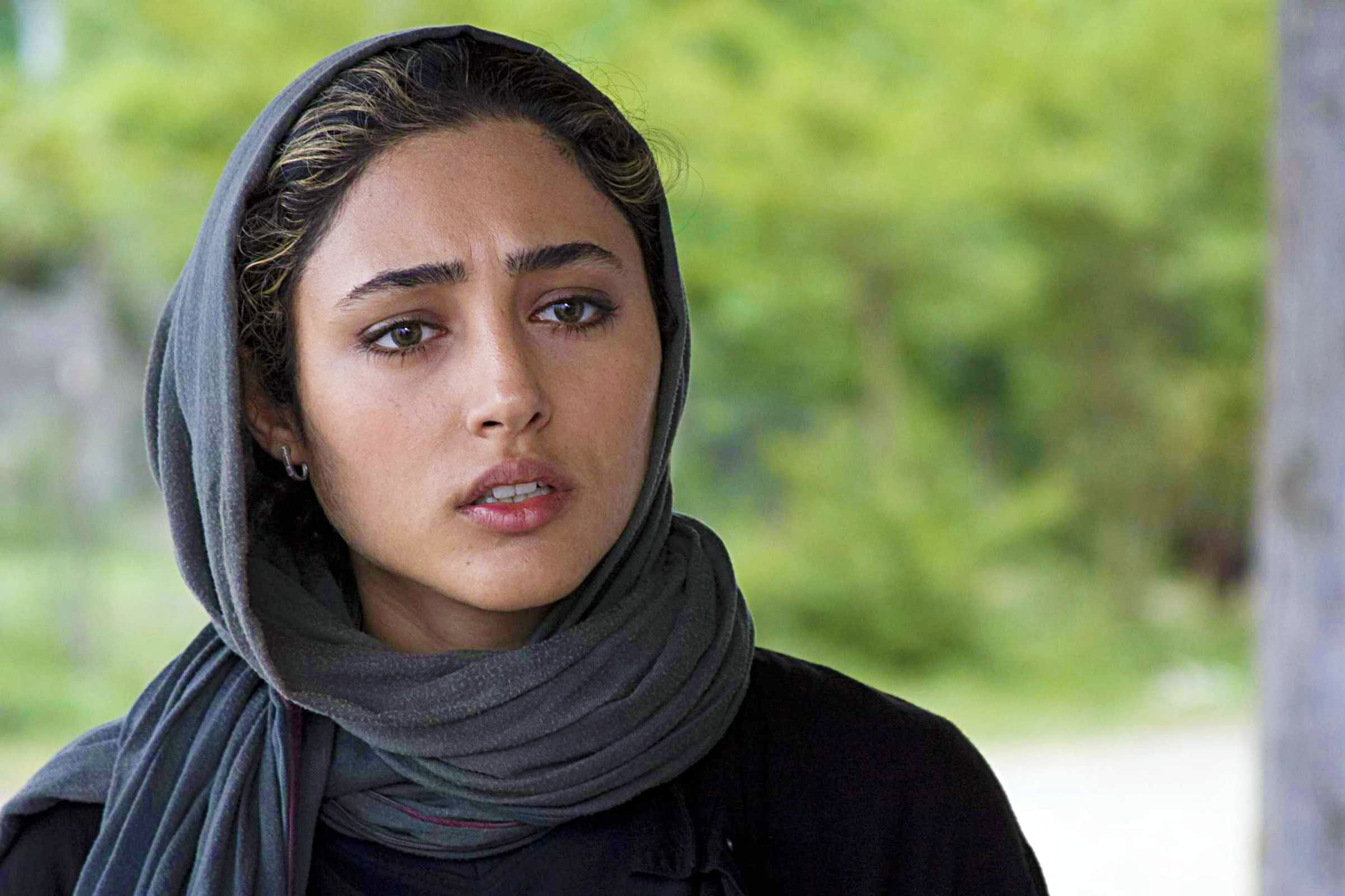 Η ιρανή ηθοποιός Γκ. Φαραχανί φωτογραφίζεται ξανά γυμνή