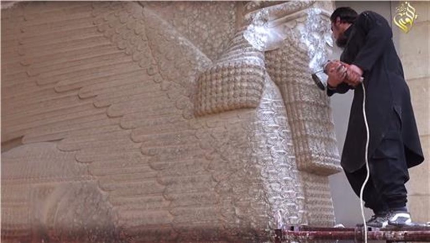 Με μπουλντόζες οι τζιχαντιστές κατέστρεψαν μνημεία στο βόρειο Ιράκ