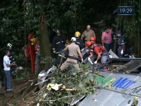 Βραζιλία: Τουλάχιστον 51 άνθρωποι σκοτώθηκαν όταν λεωφορείο έπεσε σε γκρεμό