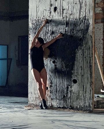 Λίντα Καπετανέα: «Οι χορευτές πρέπει να βγουν στους δρόμους»