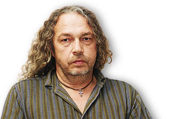 Πέθανε ο ραδιοφωνικός παραγωγός και μουσικός Βαγγέλης Βέκιος