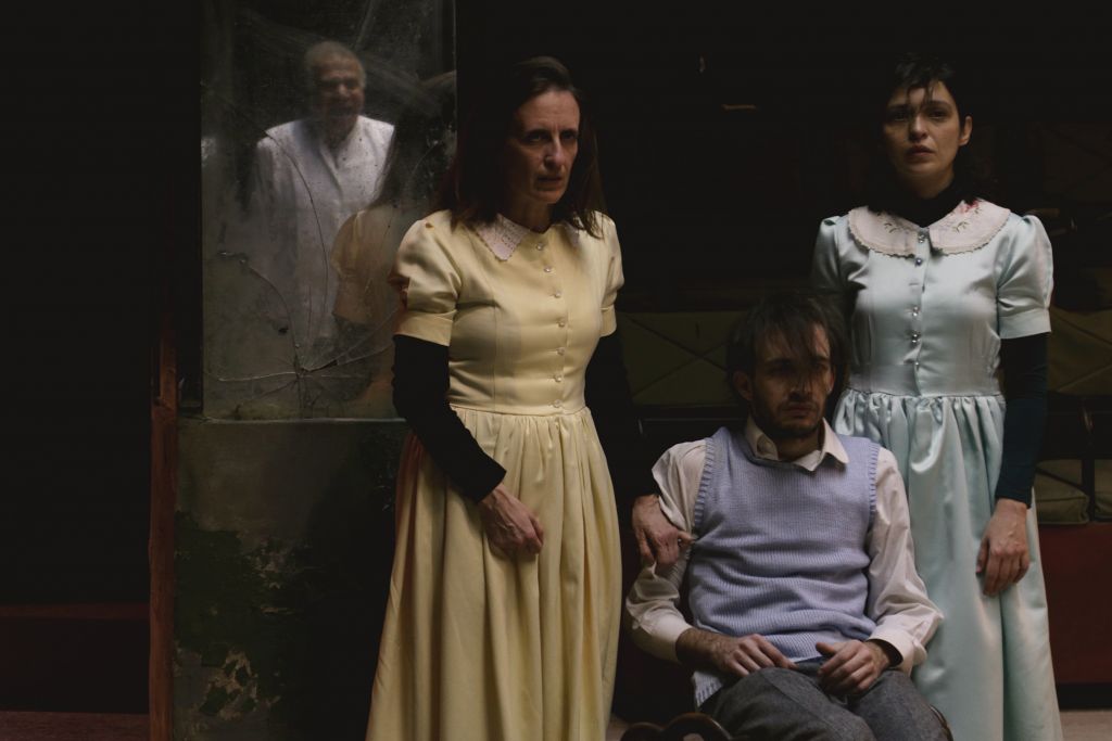 Παραστάσεις ακατάλληλες για ανηλίκους