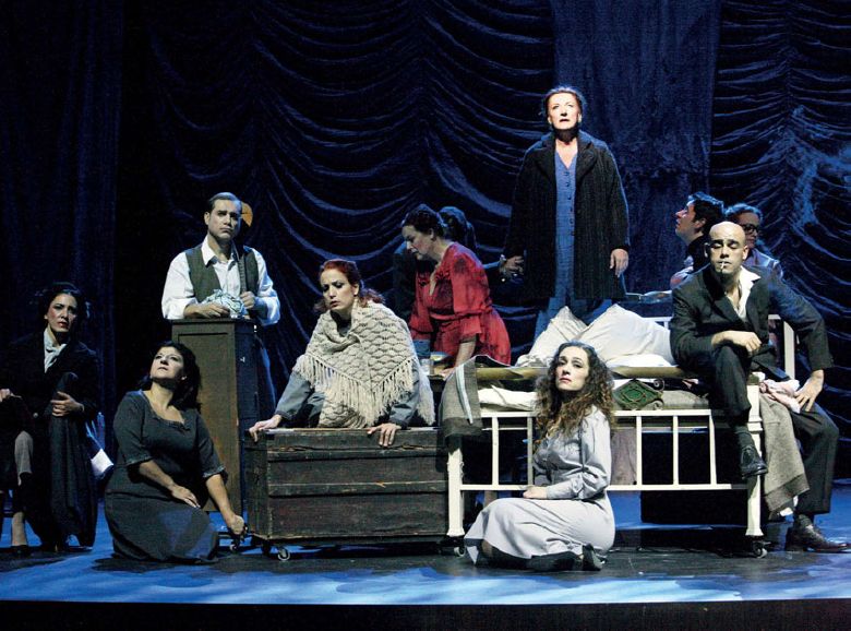 Τρίτωσε το στεφάνι