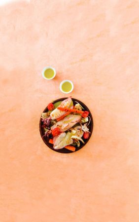 Καλαμάρια με ψητά λαχανικά στη σχάρα