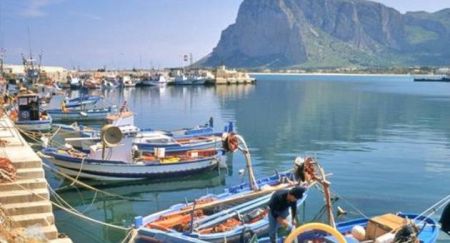 Ιταλικό ψαράδικο με επτά άτομα κατελήφθη από Λίβυους και οδηγείται στη Μισράτα