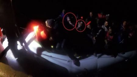 Οικογένεια μεταναστών με δύο βρέφη διασώθηκε κοντά στο Αγαθονήσι