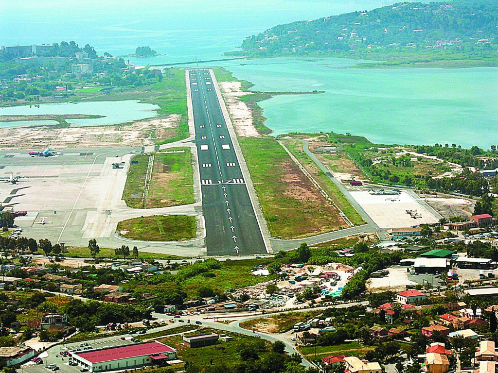 Κόκκαλης και Κοπελούζος συζητούν συνεργασία για τα αεροδρόμια