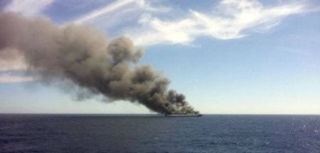 Ισπανία: Φέρι – μπόουτ  φλέγεται έξω από τη Μαγιόρκα – Σώοι οι 152 επιβάτες