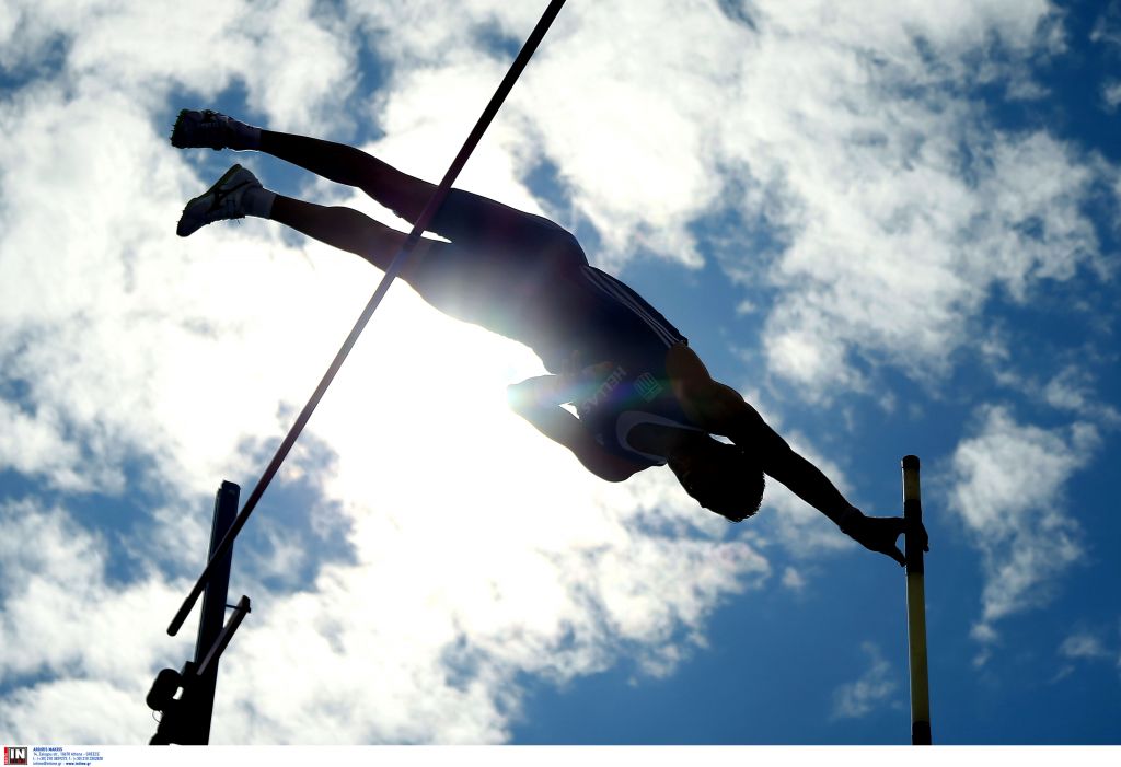 Στα γήπεδα και στην TV