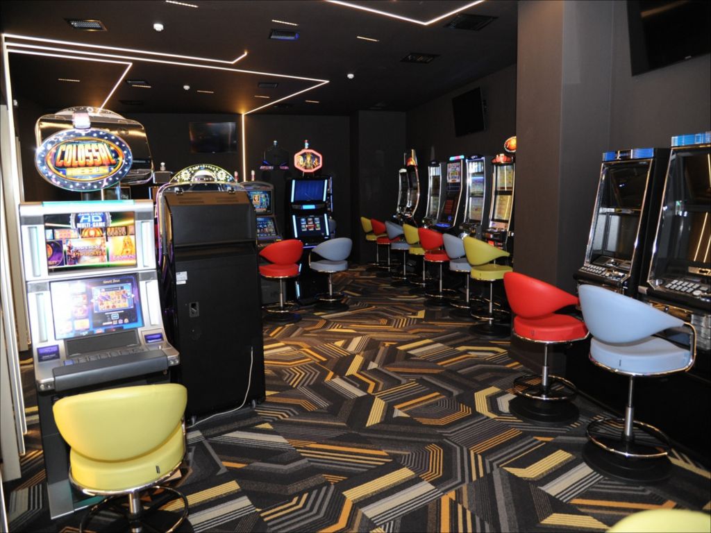 Αρχίζει η μάχη για τα VLTs των ιδιωτών