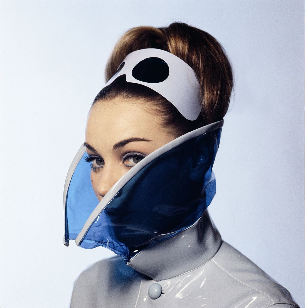 Εξω η ζωή ήταν πολύχρωμη