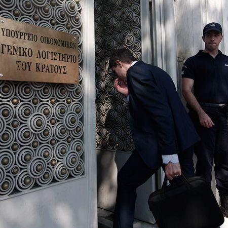 Το «πικρό ποτήρι» του τρίτου μνημονίου