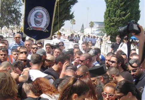 Επεισόδια και προπηλακισμοί στο μνημόσυνο των Ισαάκ και Σολωμού