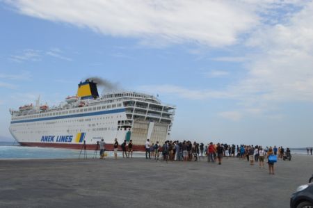 Κως: Μεταφέρονται στο «Ελευθέριος Βενιζέλος» οι μετανάστες