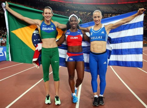 Συγκινημένη η «χάλκινη» Κυριακοπούλου ανέβηκε στο βάθρο