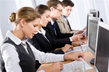 Manpower: Περιορίζουν τα σχέδια προσλήψεων οι έλληνες εργοδότες