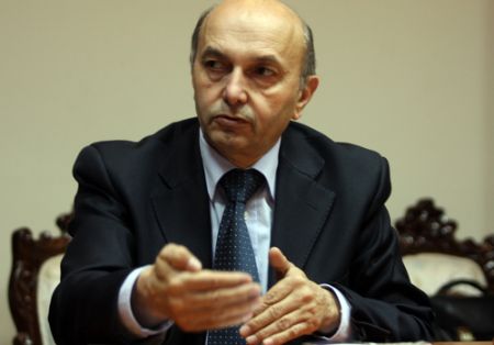 Κόσοβο: Βουλευτές έριξαν αβγά στον πρωθυπουργό μέσα στη Βουλή