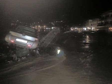 Αρματαγωγό με βαρέα μηχανήματα του Μηχανικού αποπλέει για Σκόπελο