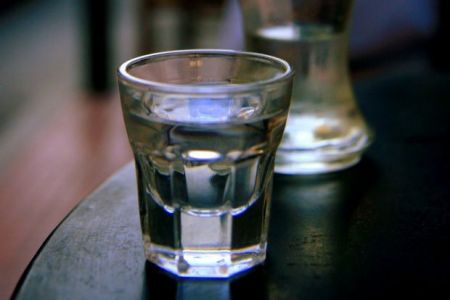 Αύξηση φόρου σε τσίπουρο και τσικουδιά ζητούν οι Βρυξέλλες