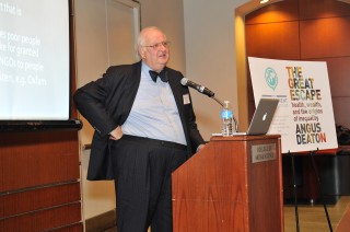 Νόμπελ Οικονομικών για μελέτη στην κατανάλωση, τη φτώχεια και την ευημερία