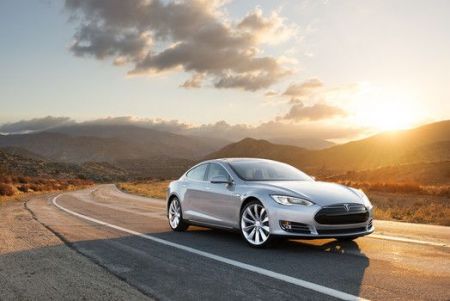 Οδήγηση από το μέλλον για την Tesla