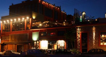 Η βραδινή έξοδος Ολάντ στην Αθήνα με γαλλική, ελληνική και τζαζ μουσική