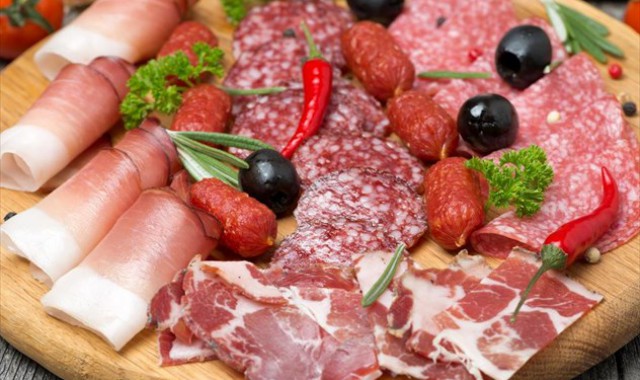 Παγκόσμιος Οργανισμός Υγείας: Το επεξεργασμένο κρέας προκαλεί καρκίνο
