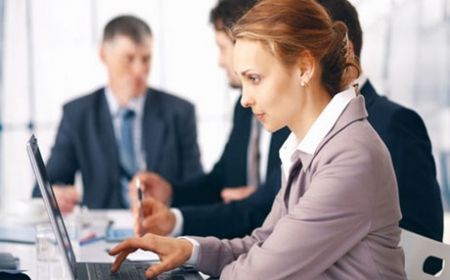 Κομισιόν: Μισθολογικό χάσμα μεταξύ ανδρών-γυναικών στην Ελλάδα