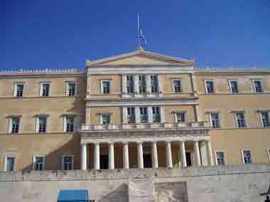 Τελεσίγραφο προς τους κυβερνητικούς βουλευτές